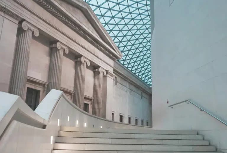 Recorridos privados por museos y espacios históricos